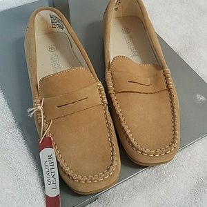 🌺 Brand New Predictions Leather  Size 6 1/2 Narrow